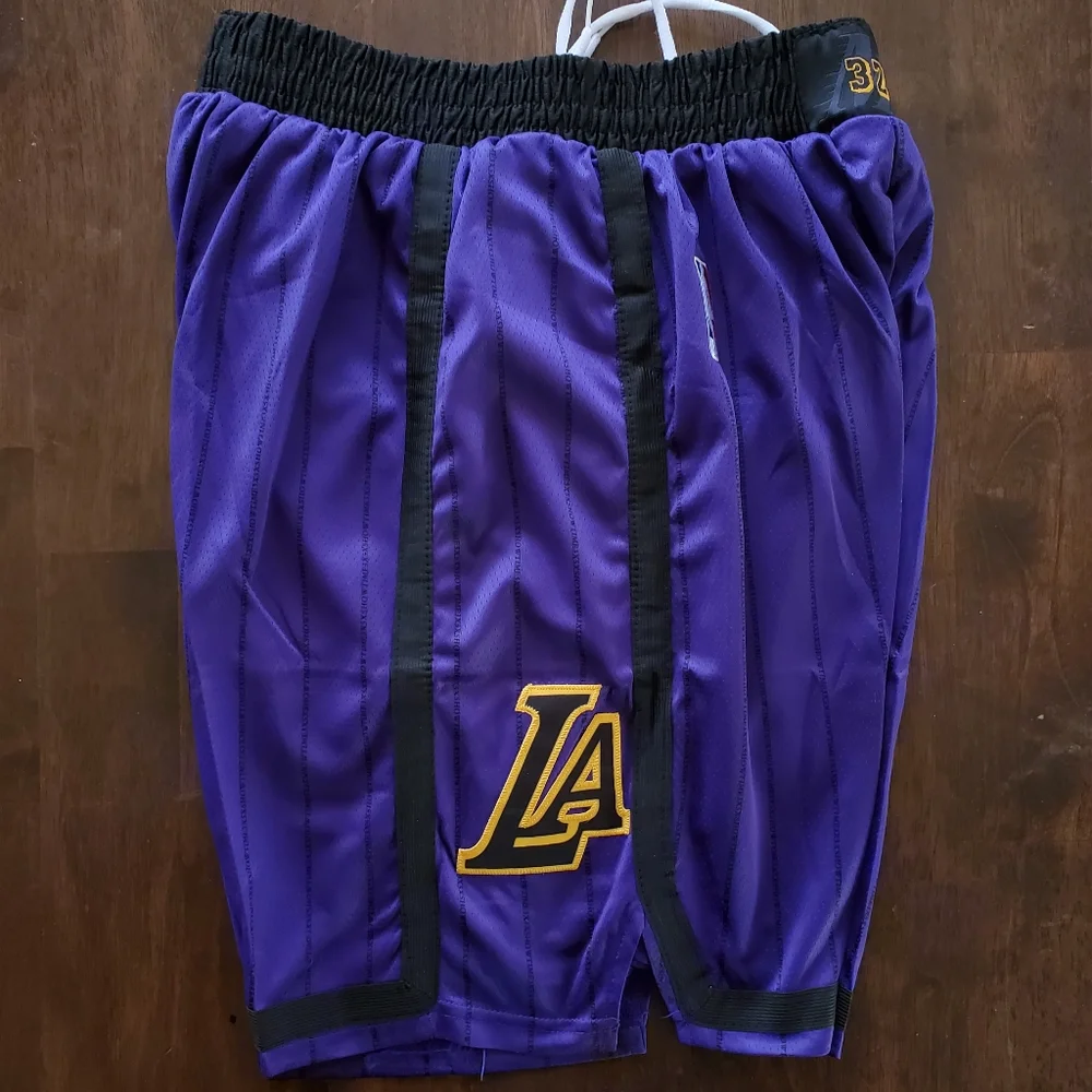 Los Angeles Lakers - Picture 5 of 8